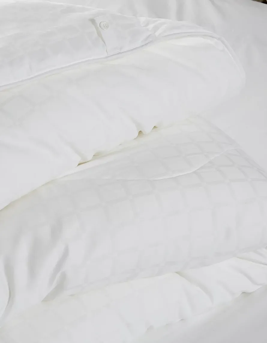 4.5 Tog Hypoallergenic Soft & Light Breathable Duvet