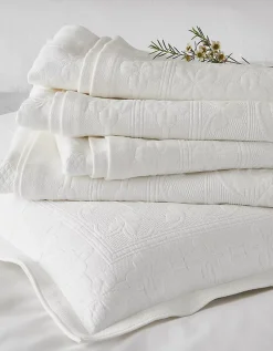 Vintage Etienne Bedspread & Cushion Cover Collection