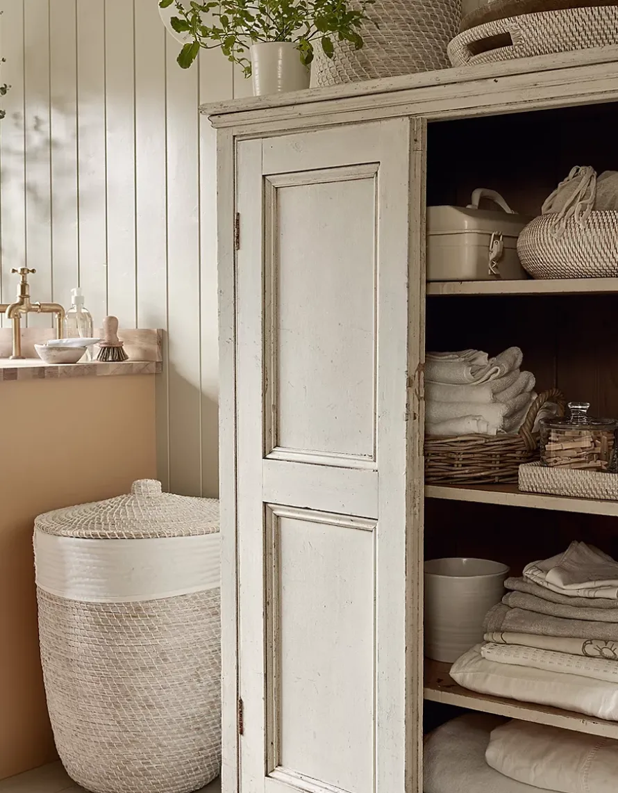 Whitewashed Seagrass Laundry Basket – with Liner